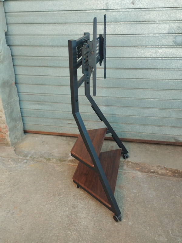 soporte carro tv adaptable 4r metal 121-134x45-77x45 1u